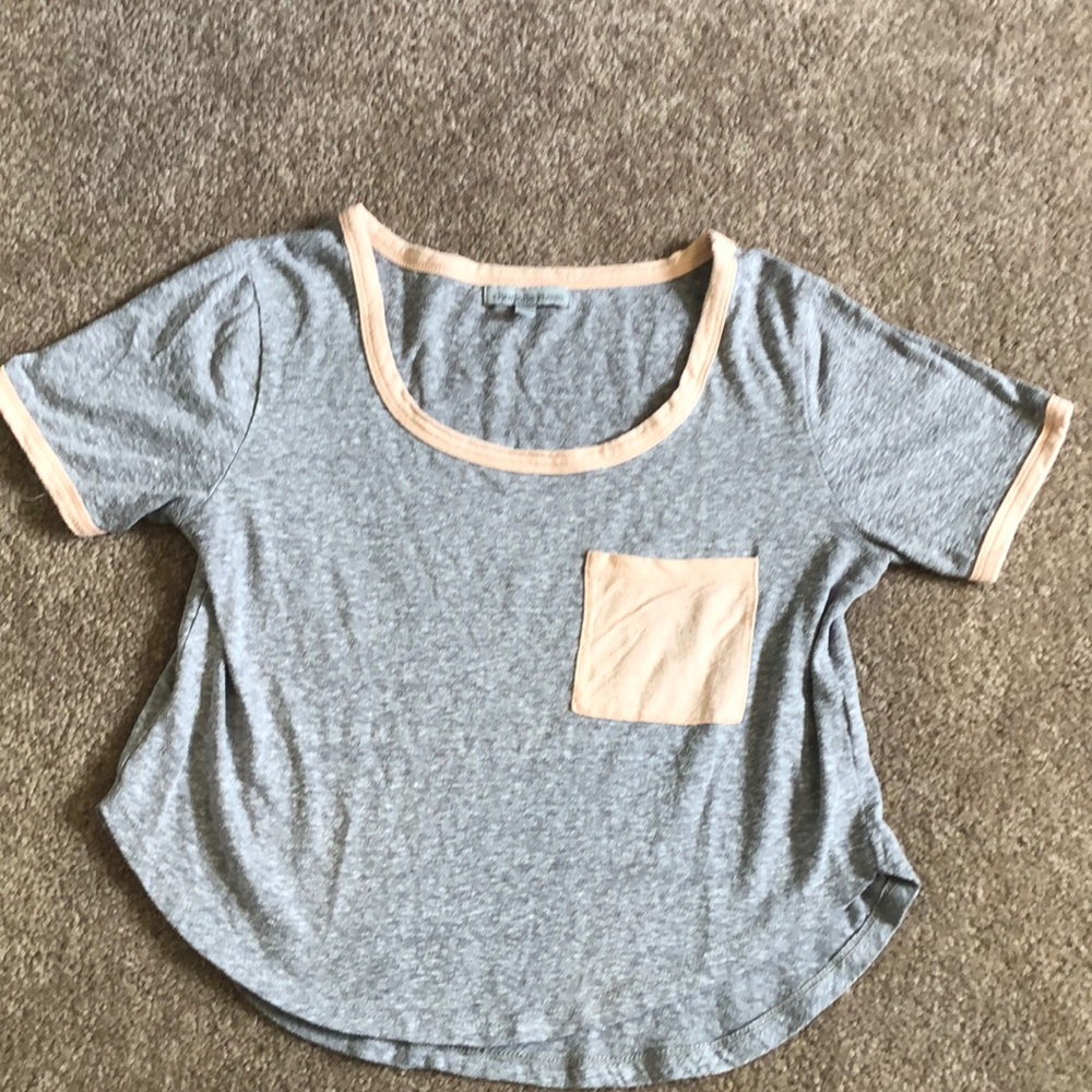 Cute gray crop top!💛